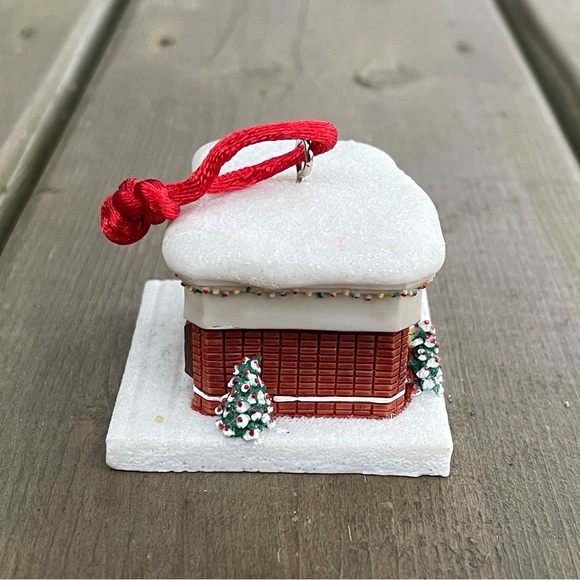 Tim Hortons 2012 Cafe & Bake Store Annual Christmas Tree Ornament - Picture 4 of 8